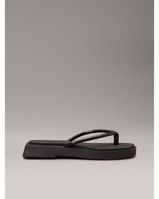 Tongs Compensées Carrées Calvin Klein en coloris Gray