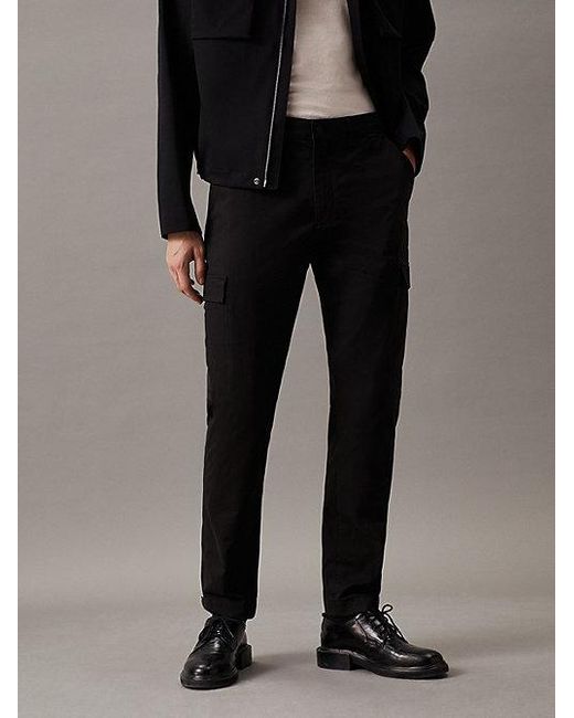 Pantalones cargo tapered de sarga Calvin Klein de hombre de color Black
