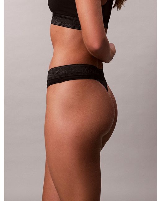 String En Édition Limitée Calvin Klein en coloris Black
