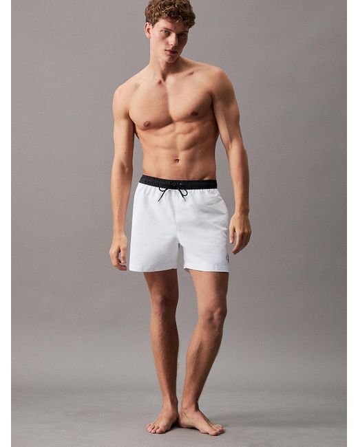 Short de bain mi-long avec cordon de serrage - CK Monogram Calvin Klein pour homme en coloris Gray
