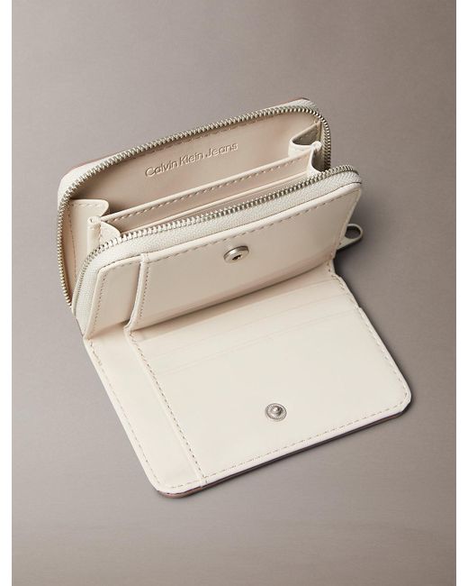 Portafoglio Con Zip Integrale Rfid di Calvin Klein in Natural