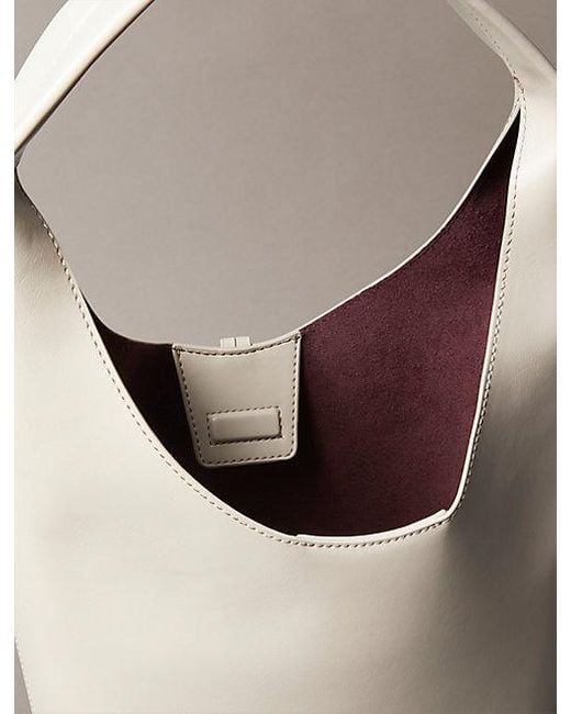 Bolso hobo Calvin Klein de color Brown