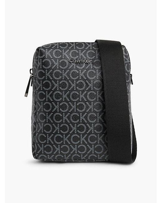 Calvin Klein Kleine Crossbody Bag aus recyceltem Material mit Logo in  Schwarz für Herren | Lyst DE