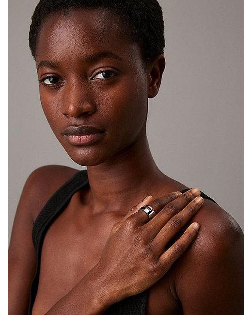 Calvin Klein Gray Minimalistischer Ring Aus Edelstahl