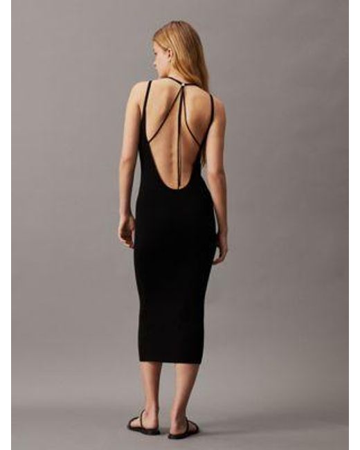Calvin Klein Black Schmales, geripptes Midi-Kleid mit Bindungen hinten