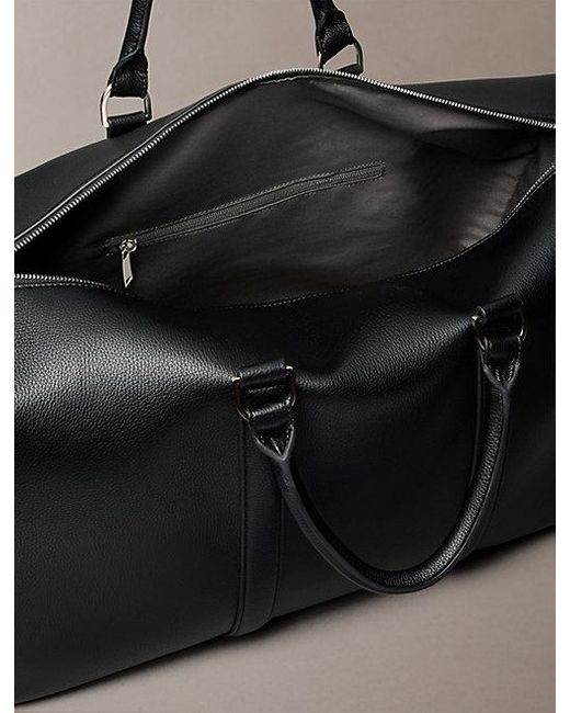 Calvin Klein Duffeltas Met Micro-Kiezelstructuur in het Gray voor heren