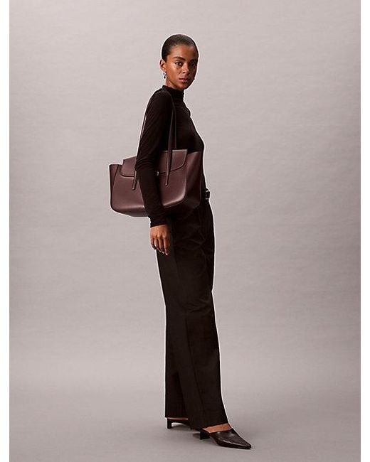 Calvin Klein Tote Bag Met Klep Bovenkant in het Brown