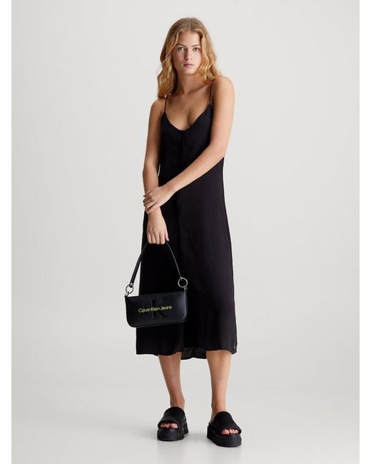 Robe longueur midi entièrement boutonnée en mousseline Calvin Klein en coloris Black