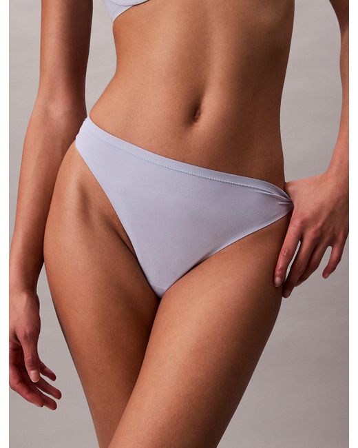 String Calvin Klein en coloris Purple