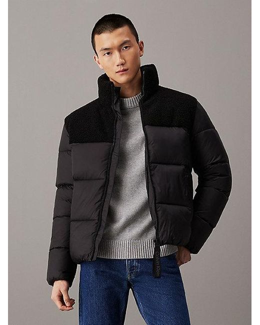 Chaqueta de plumas de sherpa y mezcla de materiales Calvin Klein de hombre de color Gray