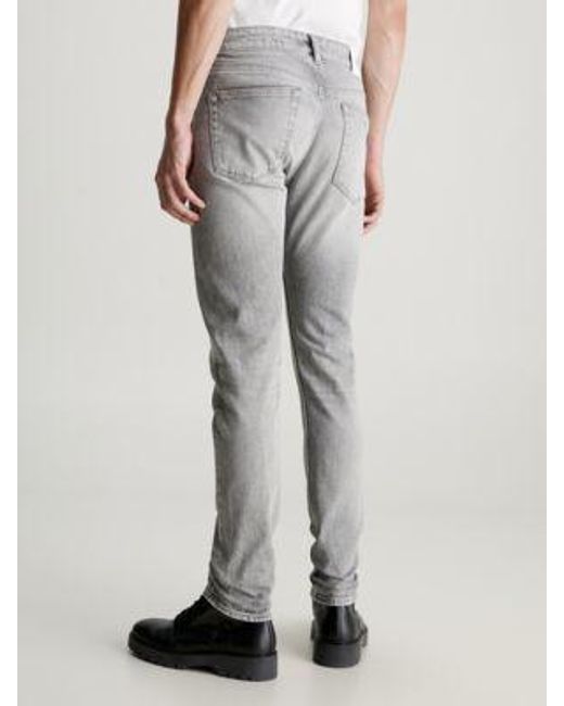 Slim Tapered Jeans Calvin Klein de hombre de color Gray