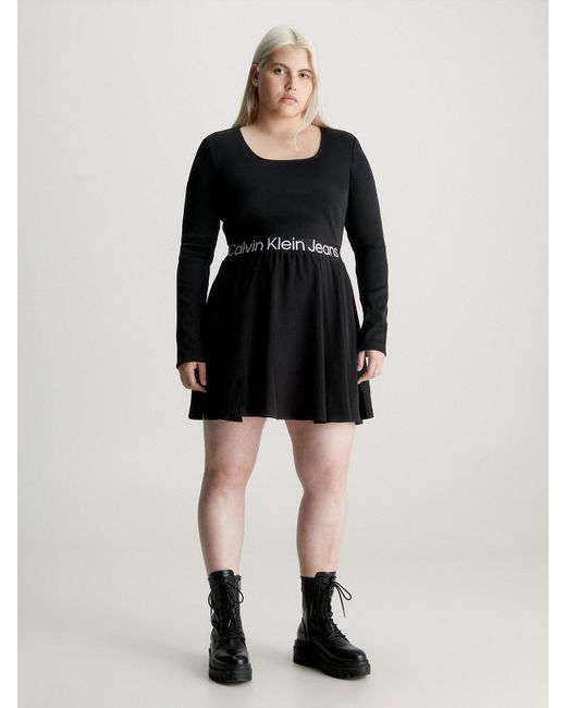 Mini-robe grande taille avec Logo Tape Calvin Klein en coloris Black