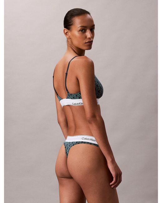 String Calvin Klein en coloris Green