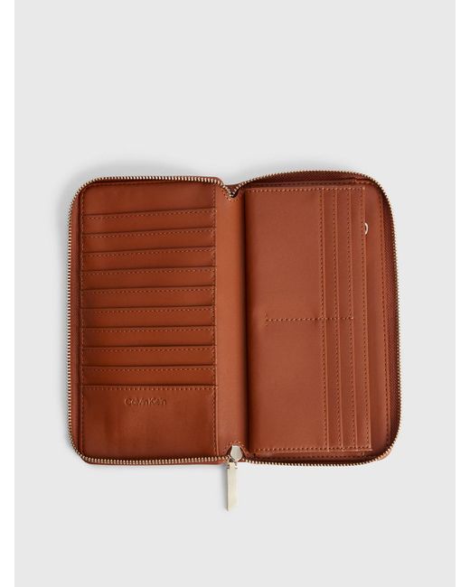 Grand portefeuille anti-RFID Calvin Klein en coloris Brown