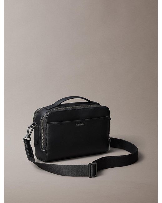 Sac À Bandoulière En Saffiano Pour Appareil Photo Avec Logo Emblématique Calvin Klein pour homme en coloris Gray