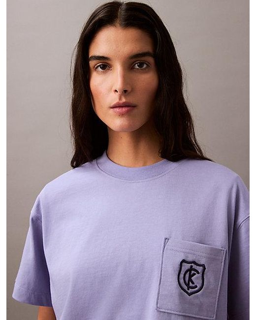 Calvin Klein Purple Cropped T-Shirt Mit Logo-Wappen