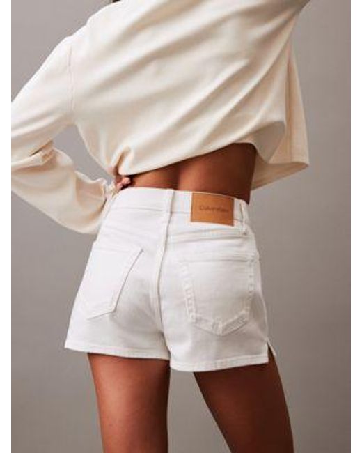 Calvin Klein Natural Mini-Denim-Shorts mit hoher Bundhöhe
