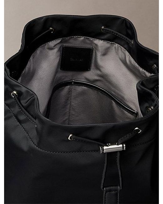 Calvin Klein Rucksack Mit Tunnelzugverschluss Aus Mattem Nylon in Black für Herren