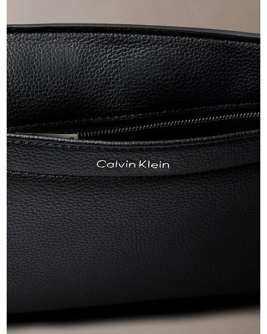 Borsa A Tracolla Micro Martellata di Calvin Klein in Gray da Uomo