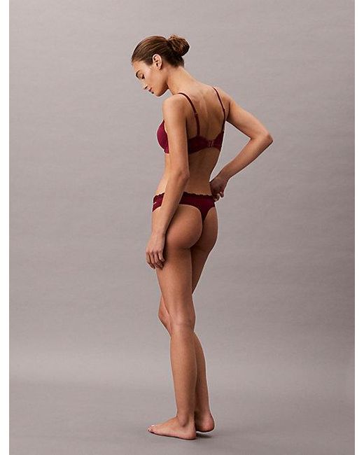 Calvin Klein String Met Lage Taille in het Brown