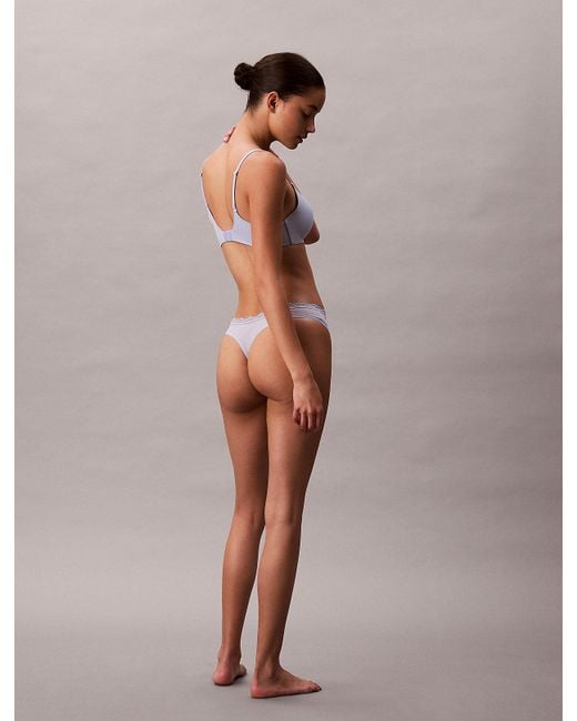 String Taille Basse Calvin Klein en coloris Natural