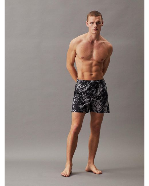 Short de bain mi-long avec cordon de serrage - CK Prints Calvin Klein pour homme en coloris Gray