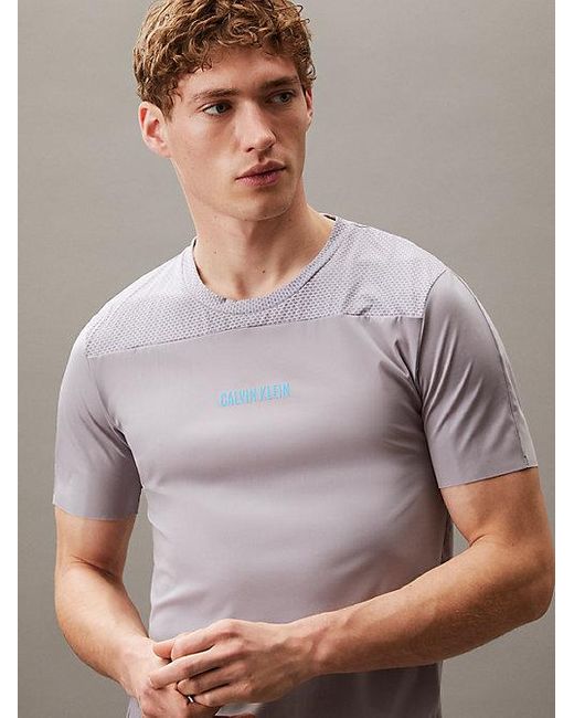 Calvin Klein Feuchtigkeitsableitendes, Schnell Trocknendes Performance-Gym-T-Shirt in Gray für Herren