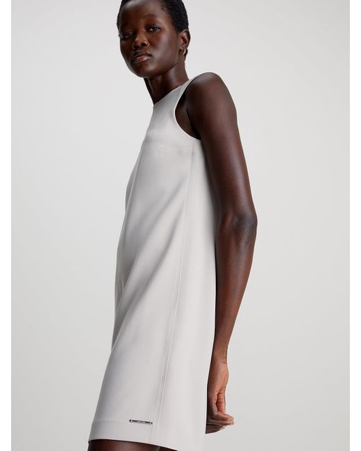 Robe-tube en crêpe structuré Calvin Klein en coloris White