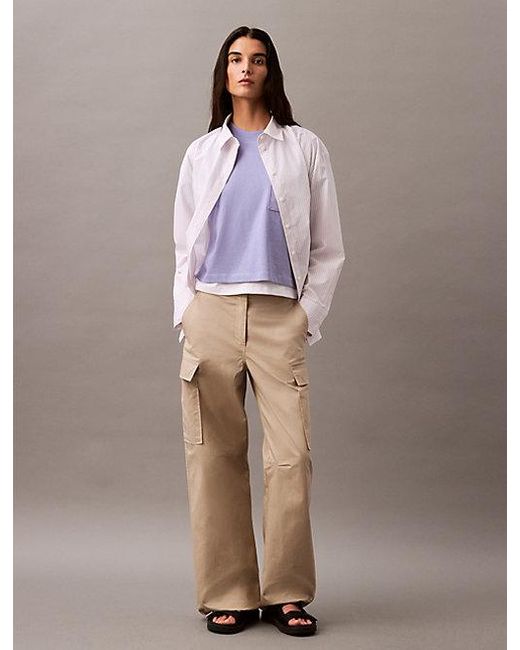 Calvin Klein Cropped T-Shirt Met Schildlogo in het Purple