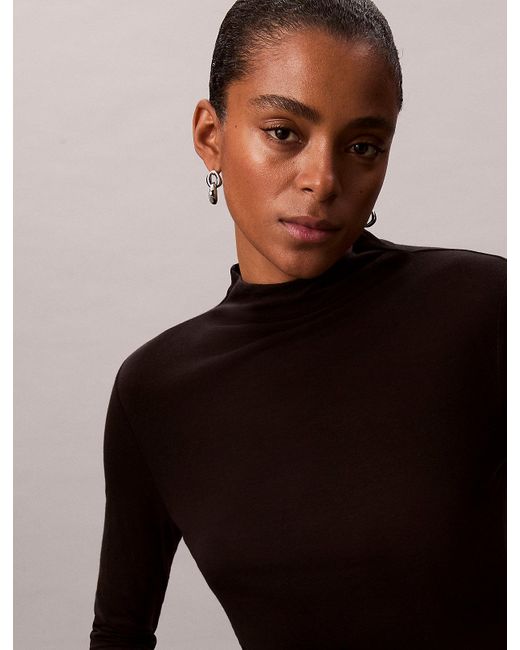 Top Slim Con Collo A Lupetto di Calvin Klein in Black