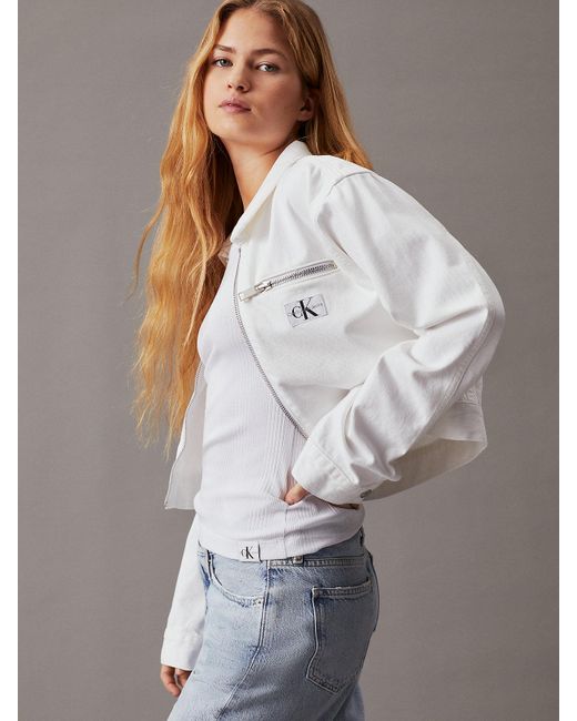 Veste courte en jean avec fermeture éclair sur toute la longueur Calvin Klein en coloris Gray