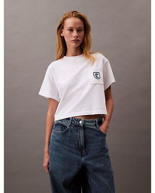 Camiseta Cropped con escudo con logo Calvin Klein de color Blue