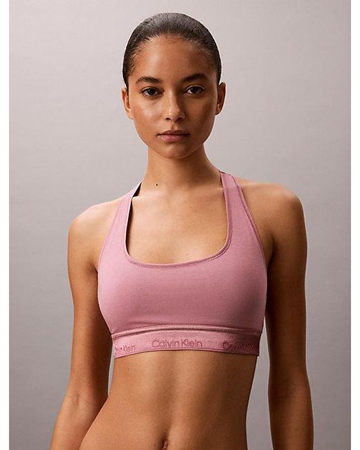 Calvin Klein Metallic Ongevoerde Bralette in het Red