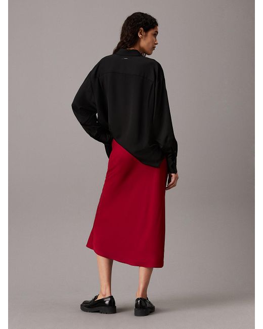 Jupe slim mi-longue en crêpe Calvin Klein en coloris Red