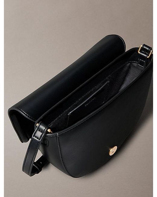 Calvin Klein Black Satteltasche Mit Monogramm-Logo-Prägung
