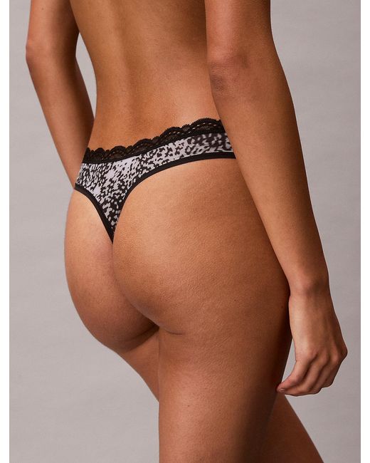 String Taille Basse Calvin Klein en coloris Multicolor