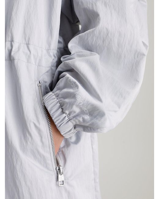 Coupe-vent à capuche relaxed long Calvin Klein en coloris White
