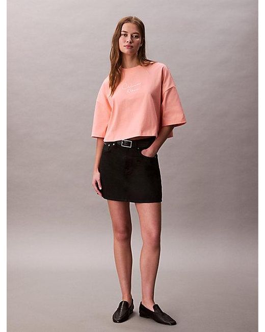 Calvin Klein Boxy Cropped T-Shirt Met Logo in het Pink