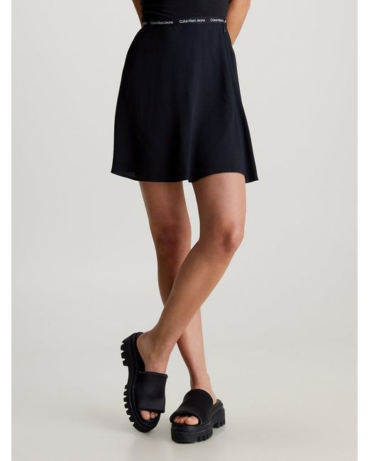 Mini-jupe avec Logo Tape Calvin Klein en coloris Black