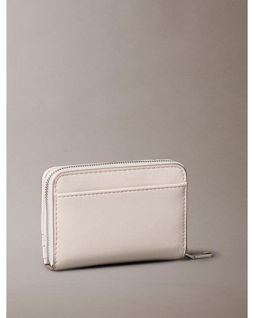 Portafoglio Con Zip Integrale Rfid di Calvin Klein in Natural