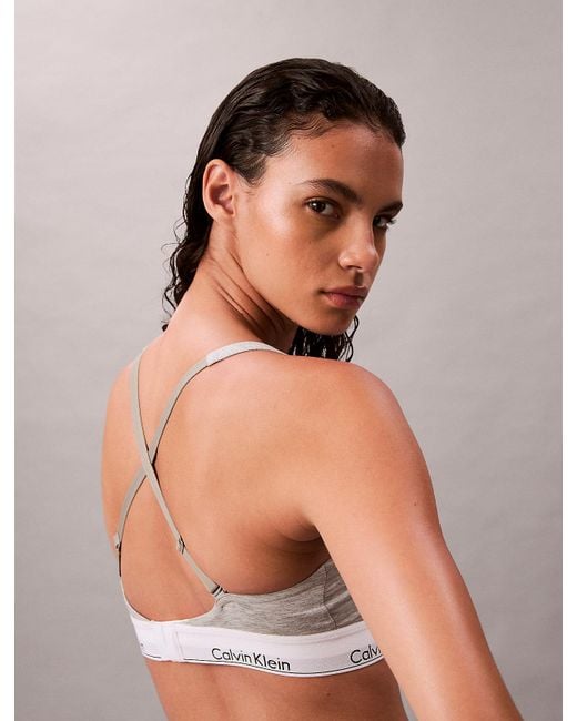Brassière Leggermente Foderata di Calvin Klein in Gray