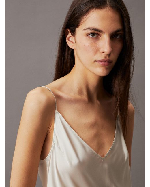 Robe nuisette slim longue color-block Calvin Klein en coloris White