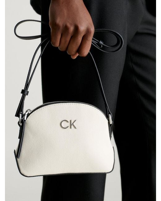 Petit sac en toile en bandoulière Calvin Klein en coloris Natural