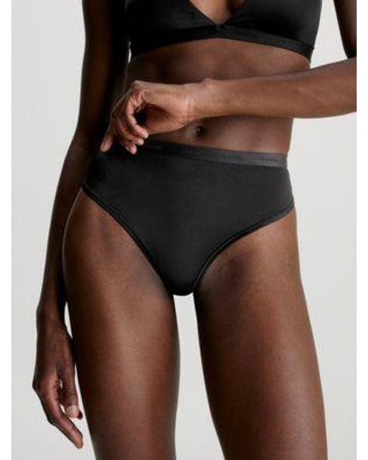 Tanga de tiro alto - Form To Body Calvin Klein de color Black