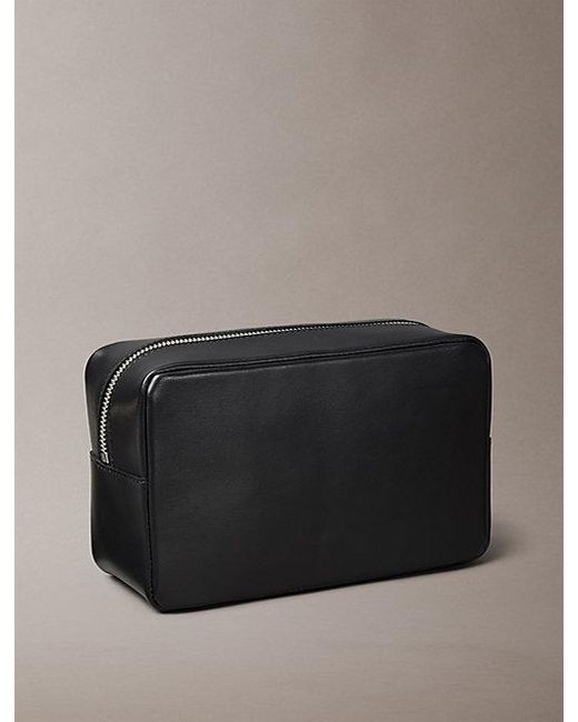 Calvin Klein Toilettas Van Volnerf-Leer in het Gray voor heren