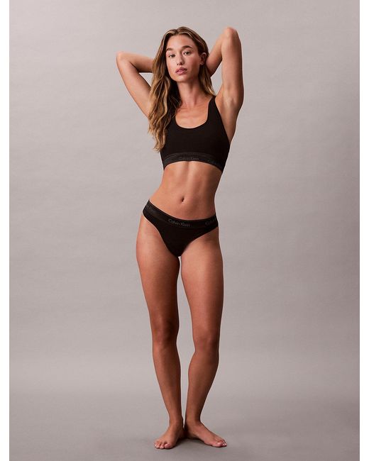 String En Édition Limitée Calvin Klein en coloris Black
