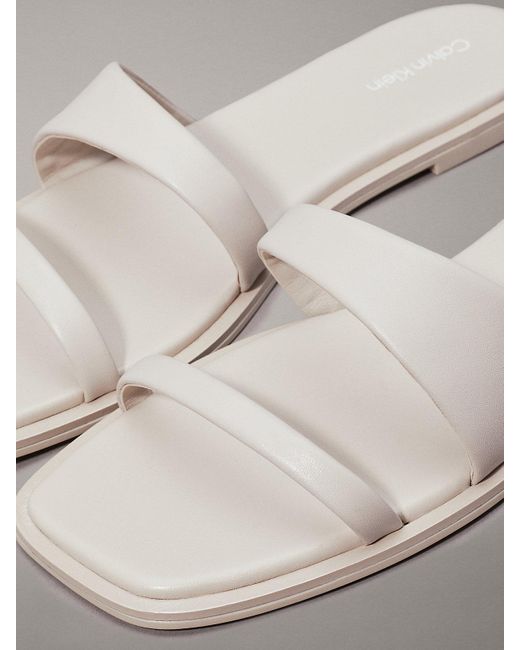 Sandales tissées Calvin Klein en coloris Gray