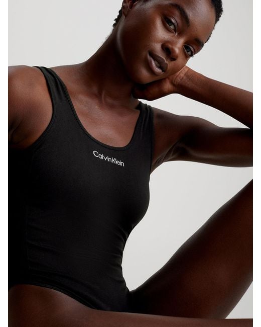 Maillot de bain échancré dans le dos - CK Meta Essentials Calvin Klein en coloris Black