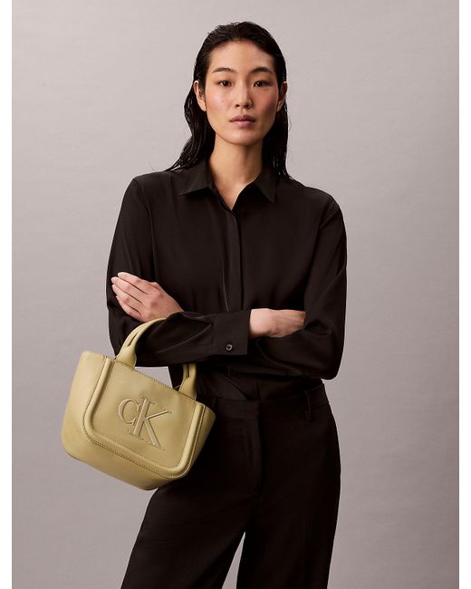 Petit Sac Cabas Entièrement Paré De Logos Monogrammes Gaufrés Calvin Klein en coloris Natural