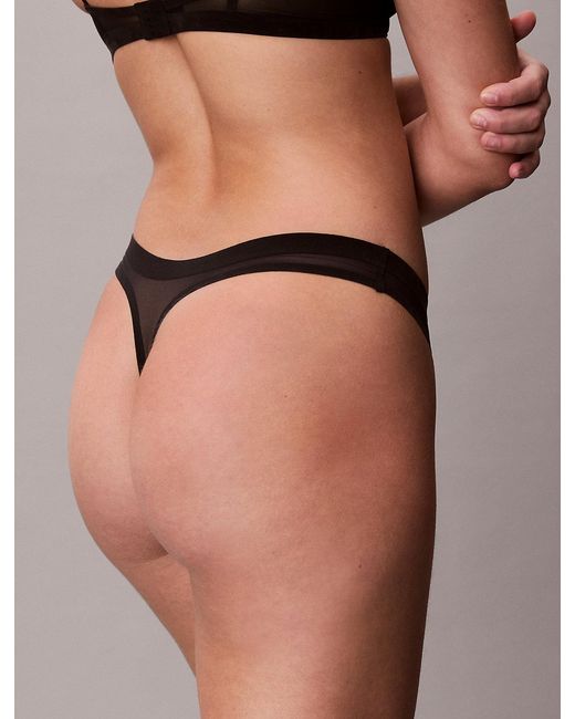 String Calvin Klein en coloris Black